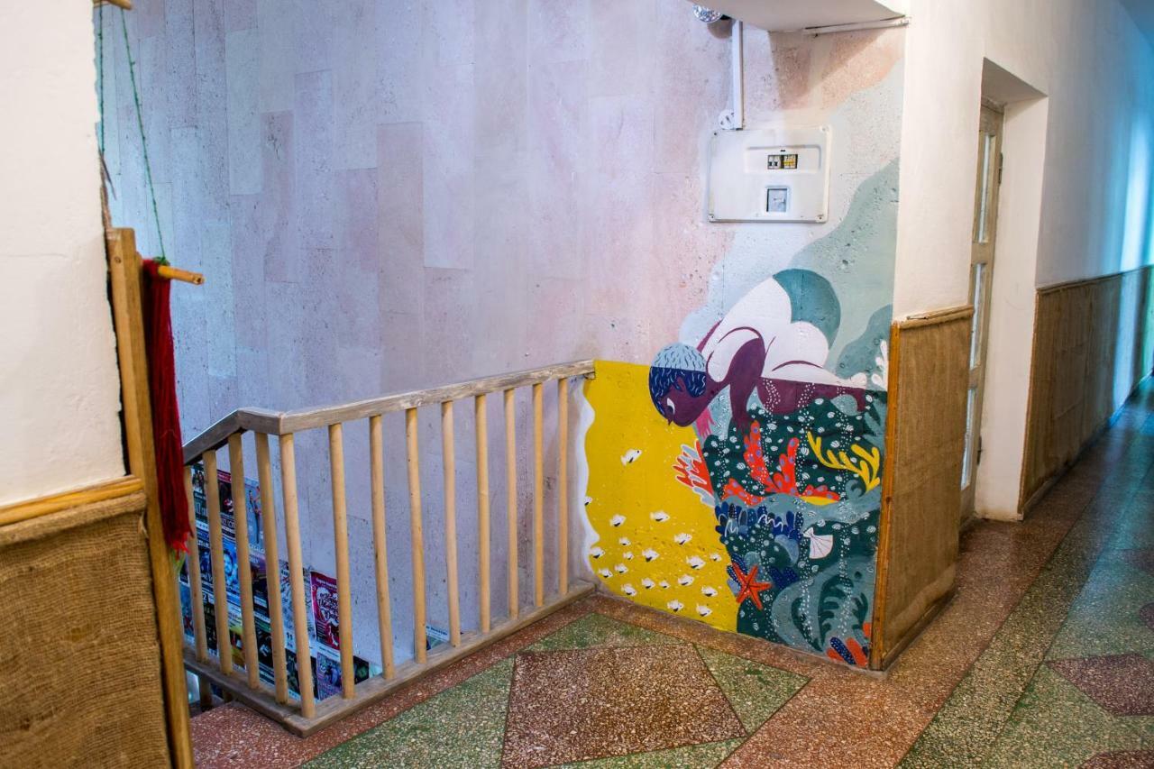 Baron Munchausen Guest House Камианец-Подилский Екстериор снимка